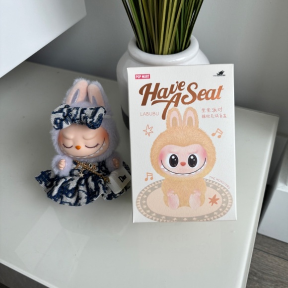 [NEW/SEALED] PopMart Labubu ZIZI The Monsters Have A Seat Plush Pendant - Picture 3 of 6
